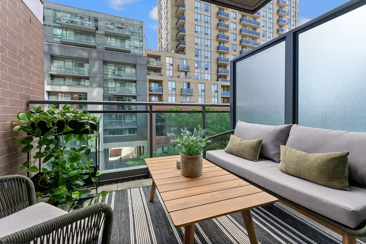 Balcony Lounge