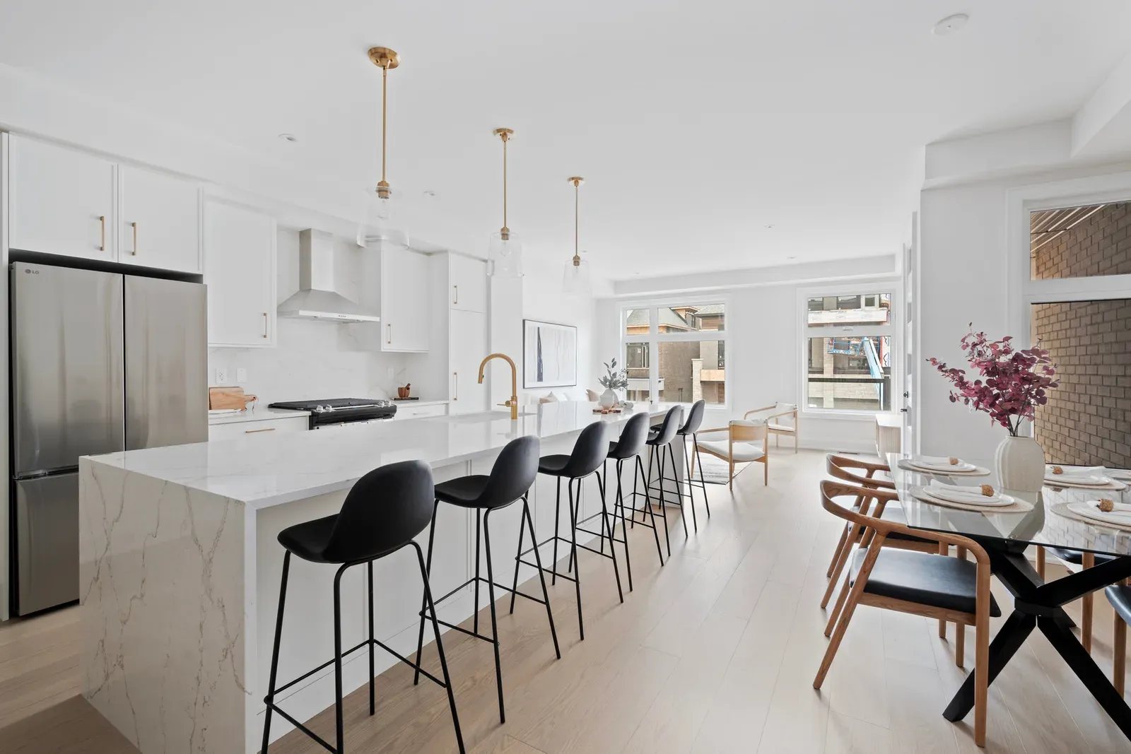 Kitchen & Dining
